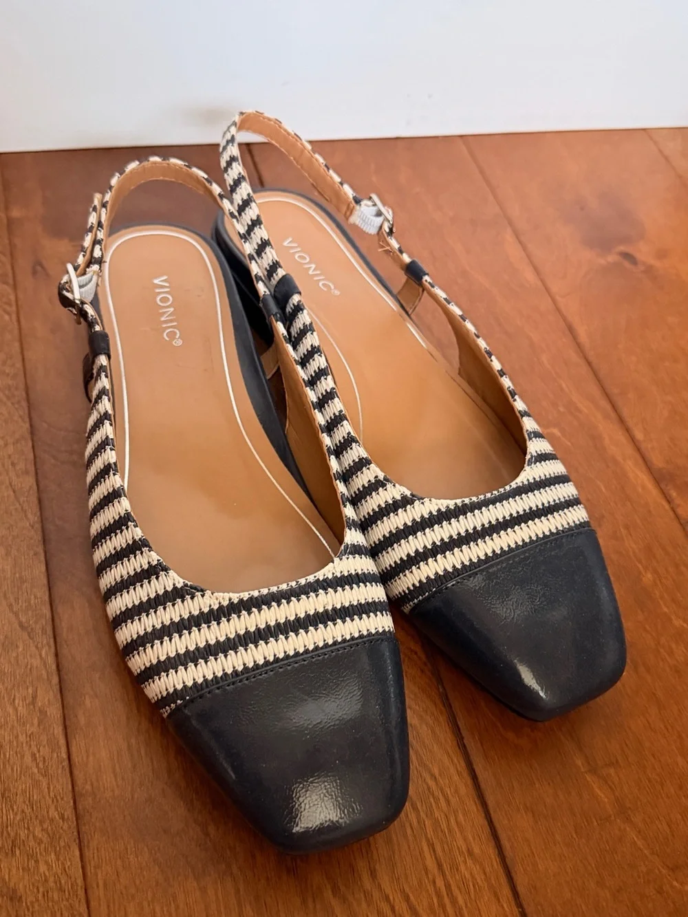 Vionic Women's Petaluma Navy and White Striped Slingback Flats Size 9.5